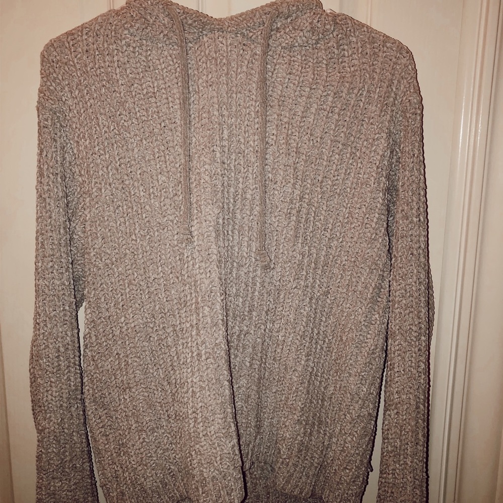 gray hoodie